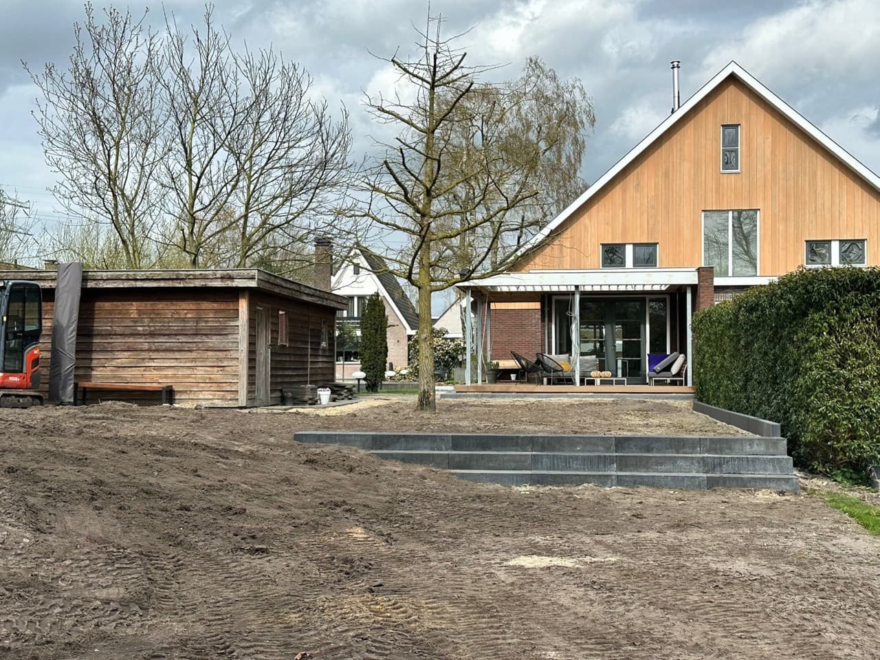 Sam Meeuwissen van RM Grondkracht aan het werk